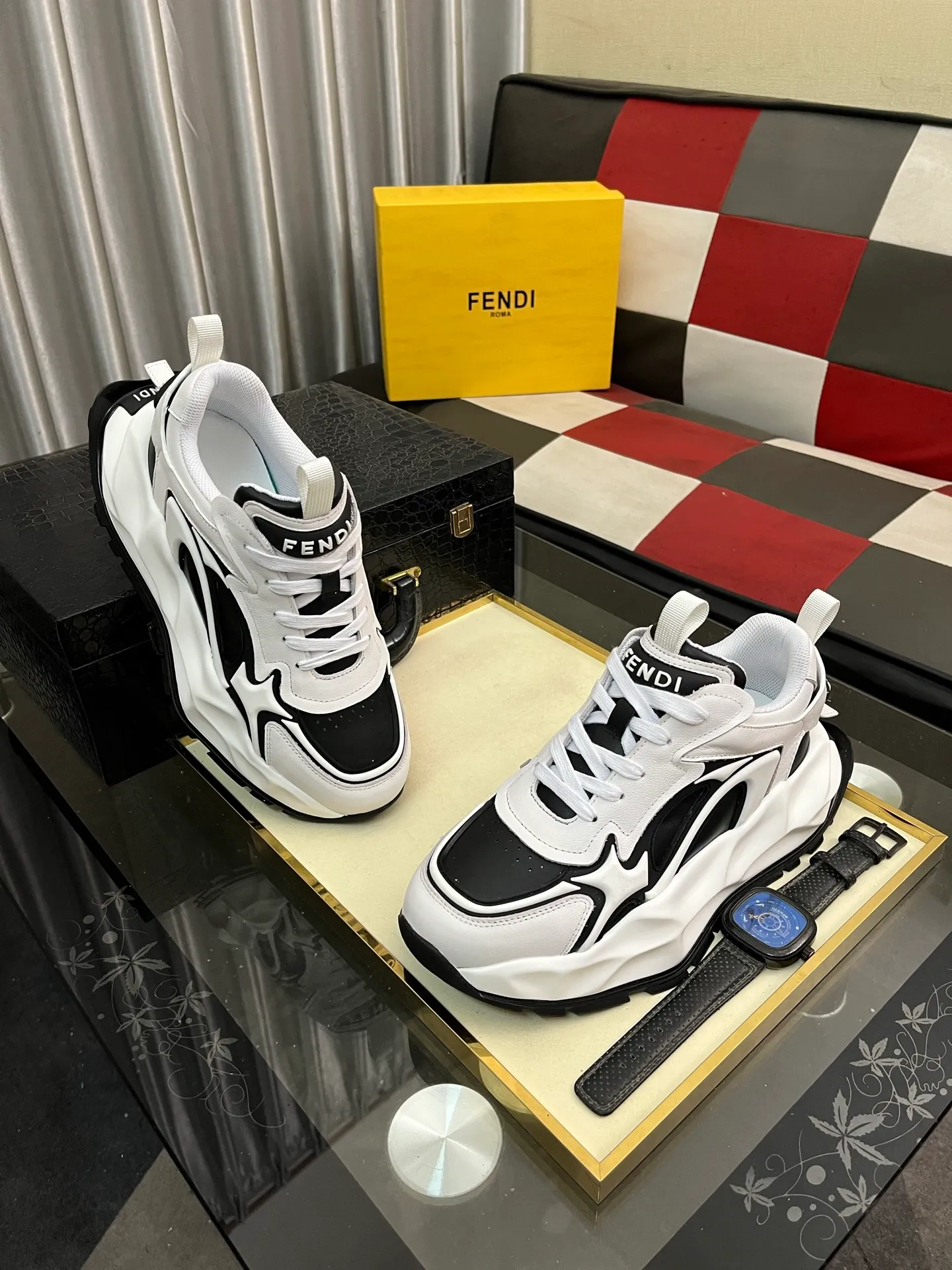 Men's Men's Shoes💰580⌚️⌚️[fendi] Fendi's classic and comfortable men's, this complex sneaker is made of soft calfskin➕genuine leather lining➕original ultra-light rubber material with rough outsole. This unique light style is suitable for the casual and refined sensibility of this season. It is comfortable and natural on the feet. It is an everyday style for casual travel in autumn and winter! 38-446️⃣colors available